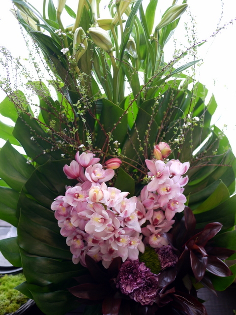 お悔やみのアレンジメント 縦長系で 長野県松本市に発送 21 01 13着 札幌 花屋 Mell Flowers お悔やみのアレンジメント 縦長系で 長野県松本市に発送 21 01 13着 札幌 花屋 Mell Flowers