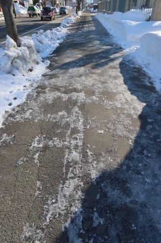 吹雪や雪道や凍結している道路を安全に歩く（走行する）には_c0075701_11130275.jpg