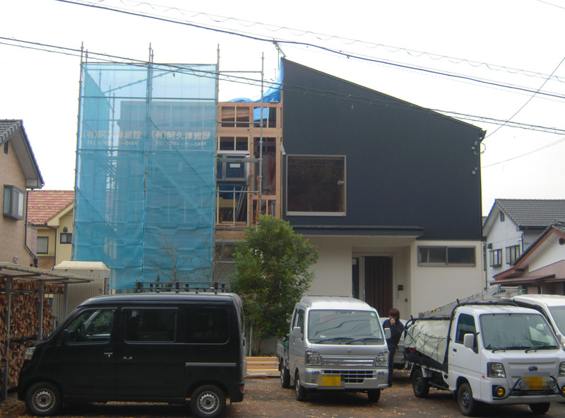 HOUSE-TKTは屋根・サッシ取付完了!_c0148401_18312508.jpg