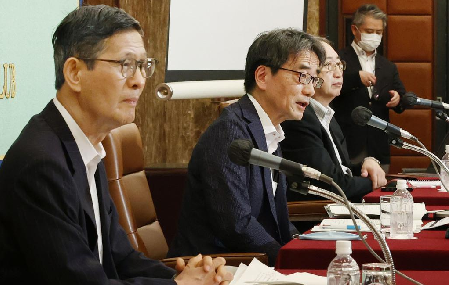 35歳で軽症の白鵬はなぜ入院できたのか - コロナ治療の不公平と不平等_c0315619_12262176.png