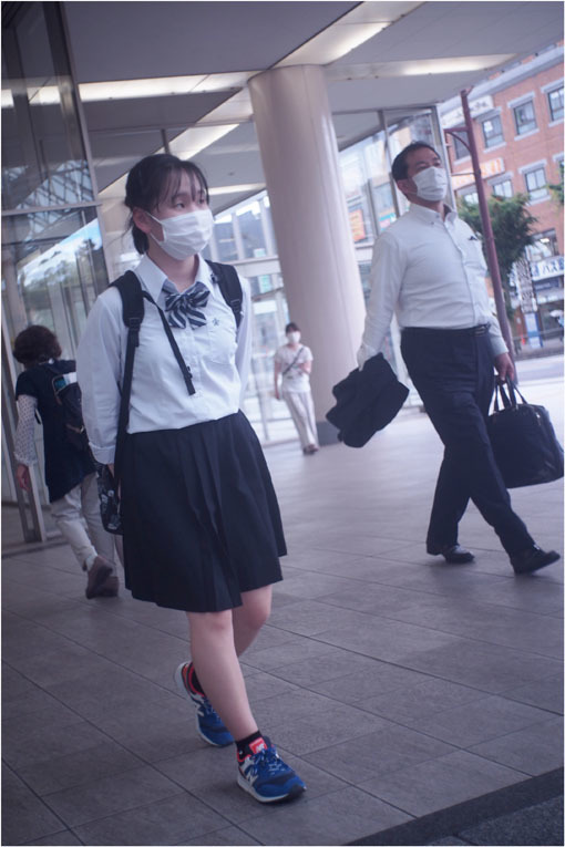 2212 当時はまだ(2020年6月10日バルター25mmF2.3に奈良町チラッと微笑み)みんな安らかだった_b0226423_21091826.jpg