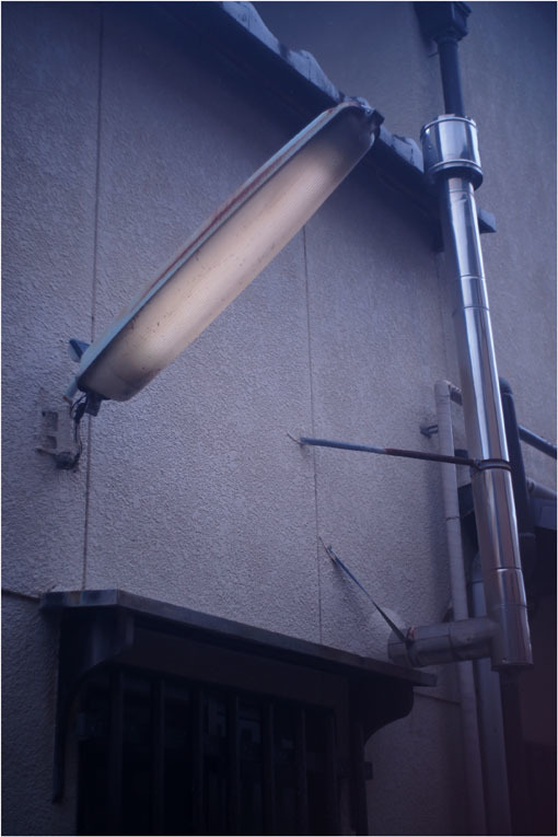 2212 当時はまだ(2020年6月10日バルター25mmF2.3に奈良町チラッと微笑み)みんな安らかだった_b0226423_21103208.jpg