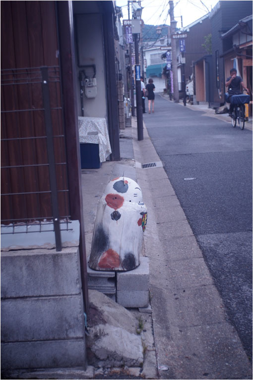 2212 当時はまだ(2020年6月10日バルター25mmF2.3に奈良町チラッと微笑み)みんな安らかだった_b0226423_21231482.jpg