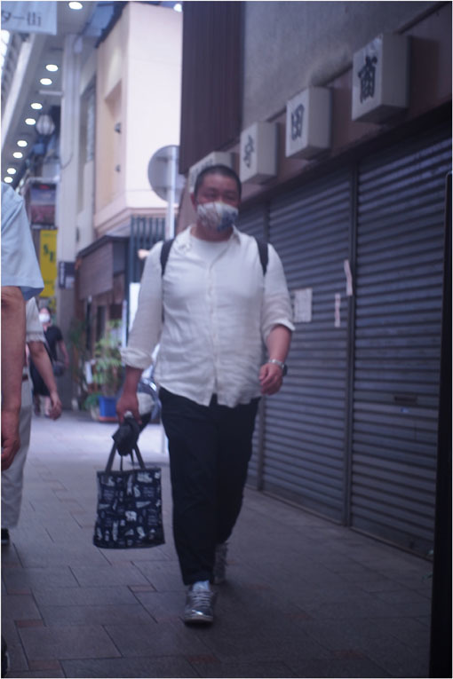 2212 当時はまだ(2020年6月10日バルター25mmF2.3に奈良町チラッと微笑み)みんな安らかだった_b0226423_21254543.jpg