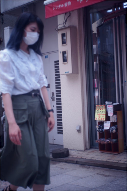 2212 当時はまだ(2020年6月10日バルター25mmF2.3に奈良町チラッと微笑み)みんな安らかだった_b0226423_21335781.jpg