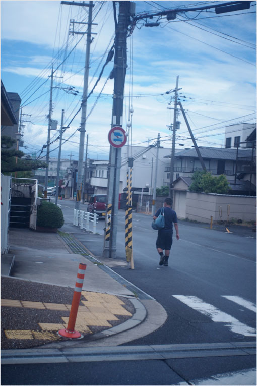 2212 当時はまだ(2020年6月10日バルター25mmF2.3に奈良町チラッと微笑み)みんな安らかだった_b0226423_21345867.jpg