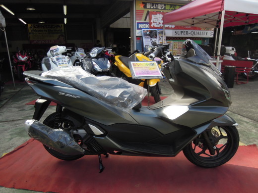 PCXの即納車?ですやん!_f0056935_10165375.jpg