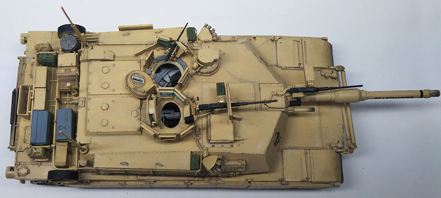 M1A1/A2 エイブラムス w/フルインテリア 2 in 1 (プラモデル
