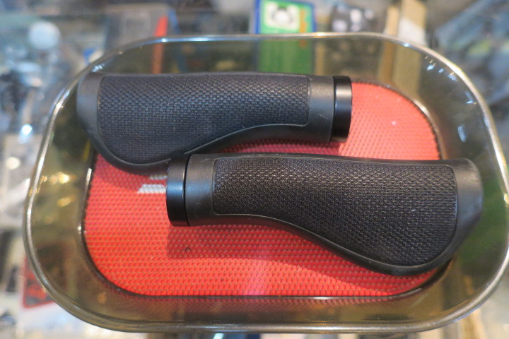 ブルックス エルゴノミクスグリップ 入荷_c0132901_19370554.jpg