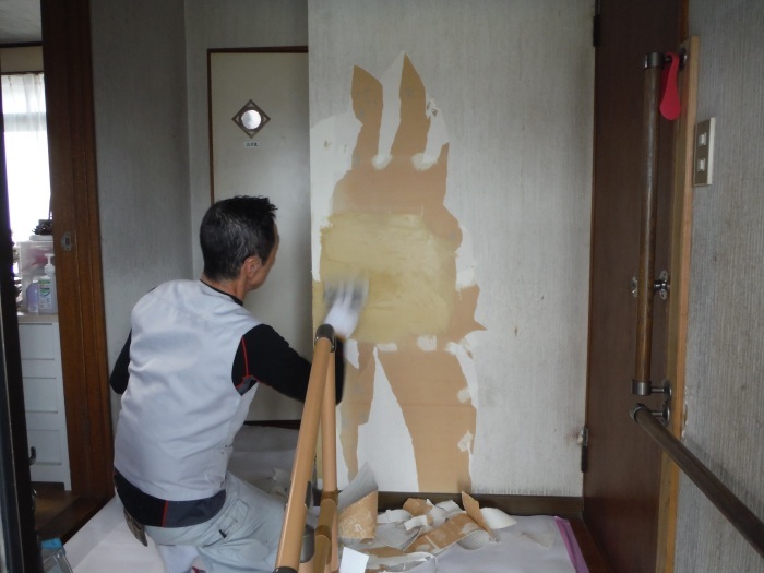 玄関の内装工事 ~ クロス工事で終了となりました。 _d0165368_04404350.jpg