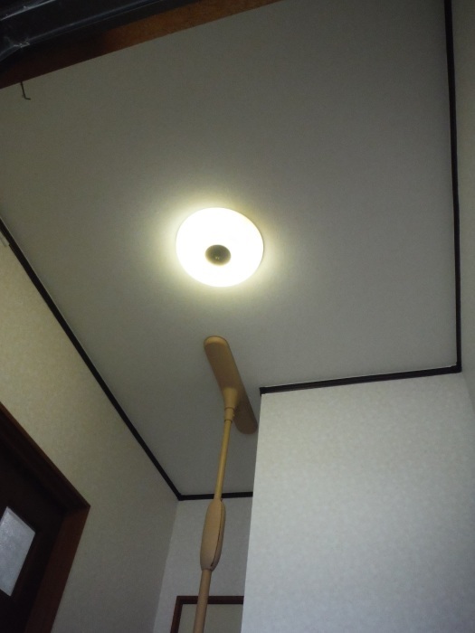 玄関の内装工事 ~ クロス工事で終了となりました。 _d0165368_04414377.jpg