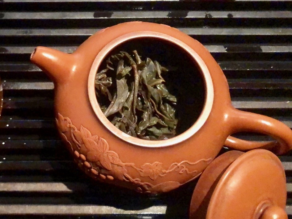 漢の柿べたの茶壺 （鎌倉時代に中国から伝来した茶 | 煎茶手帖
