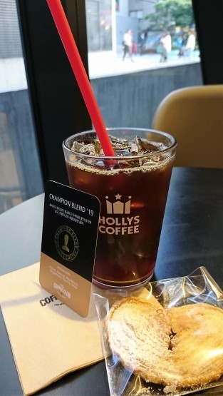 35. HOLLYS COFFEE の2019年チャンピオンブレンドコーヒー@ソウル・宣陵_f0337357_23402921.jpg