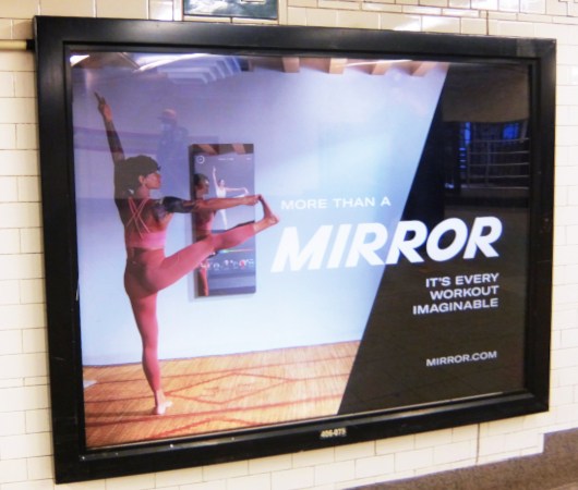 ミラー（Mirror）の広告がNYの地下鉄駅ホームをジャック_b0007805_21443035.jpg