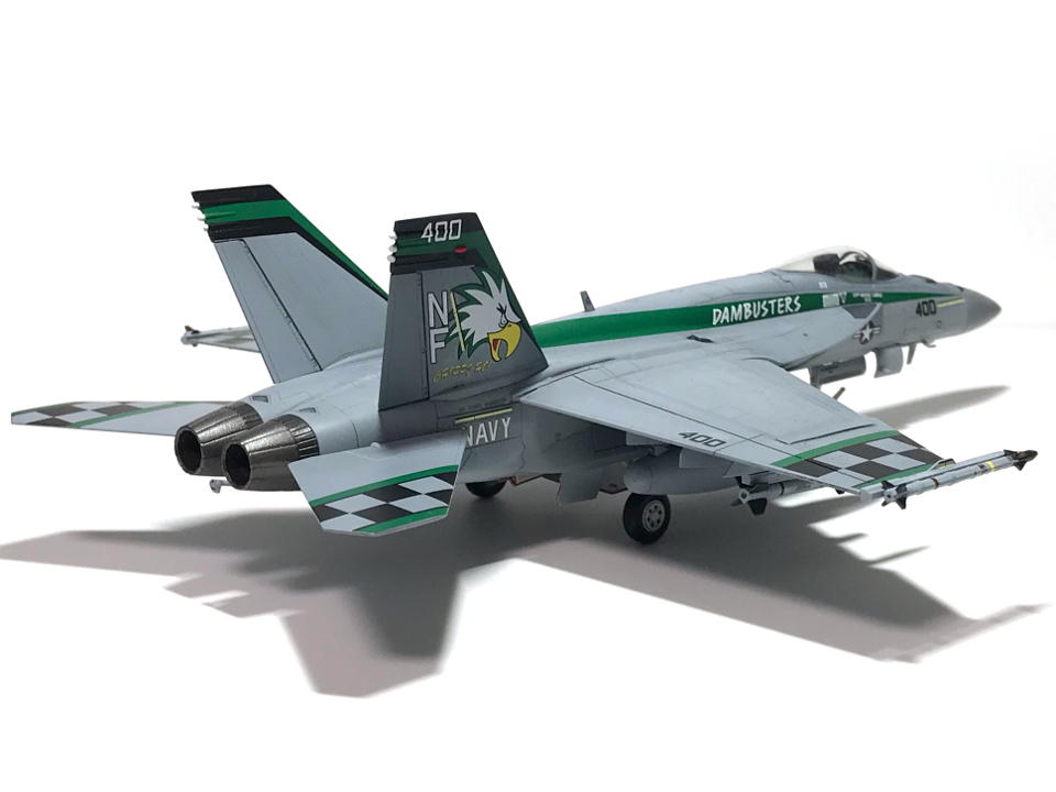 アカデミー 1/72 F/A-18E VFA-195 