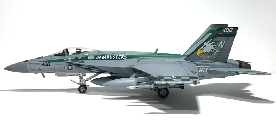 アカデミー 1/72 F/A-18E VFA-195 