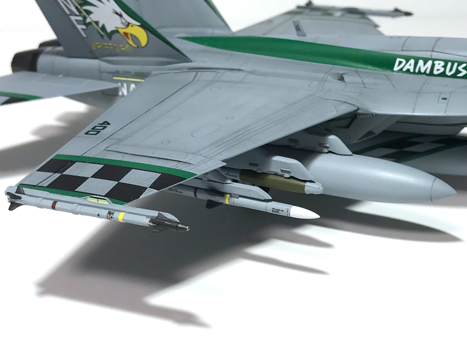 アカデミー 1/72 F/A-18E VFA-195 