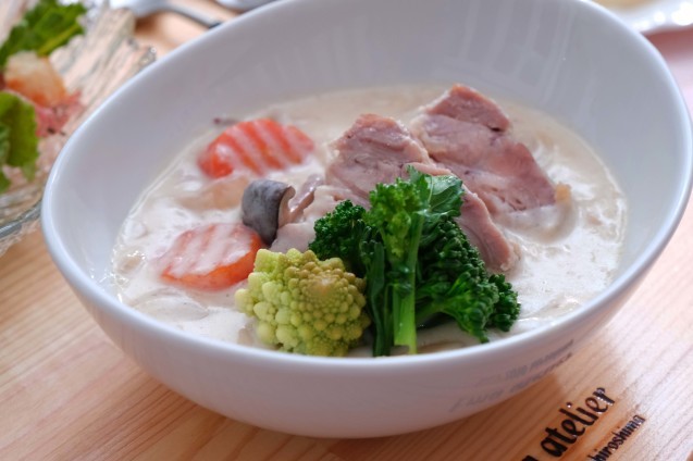 ダッチオーブンで焼いた豚肉の「クリームシチュウ」_d0377645_00193508.jpg