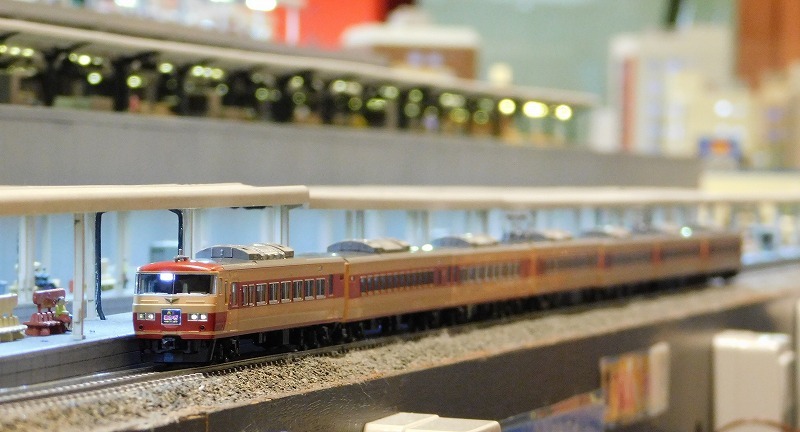 在籍車両】 JR ― TOMIX 185系200番台 国鉄特急色 7両セット : げ