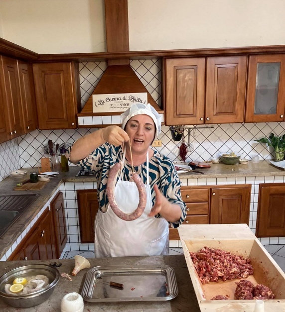 カラブリアの冬の伝統的な家族行事。豚仕事からの自家製サルーミ作り大公開。_d0041729_23160896.jpg