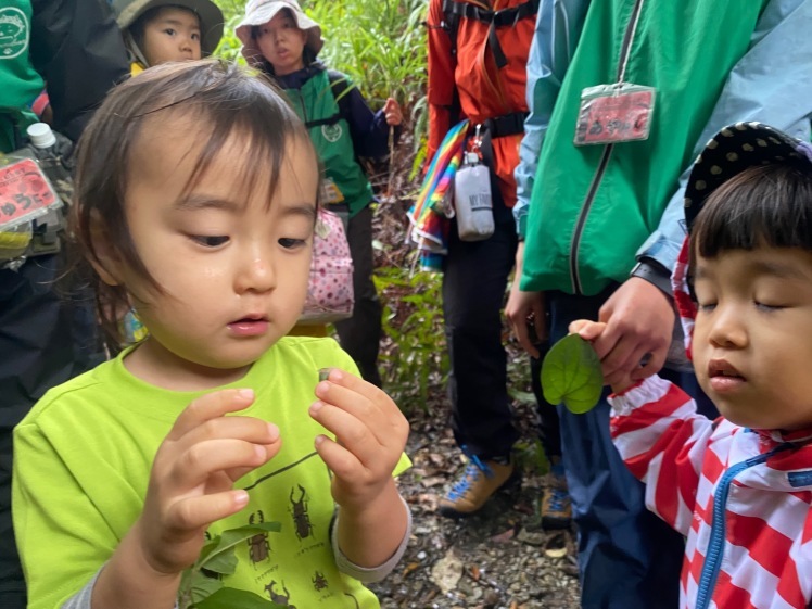 青空ようちえん〔週末〕親子で山のぼりに挑戦（1/23）てっぺんを目指して、2歳から一緒にチャレンジしました！　 #山登り #名護岳_d0363878_01525969.jpg