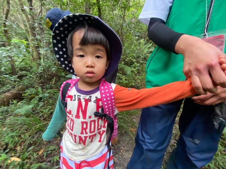 青空ようちえん〔週末〕親子で山のぼりに挑戦（1/23）てっぺんを目指して、2歳から一緒にチャレンジしました！　 #山登り #名護岳_d0363878_01590679.jpg