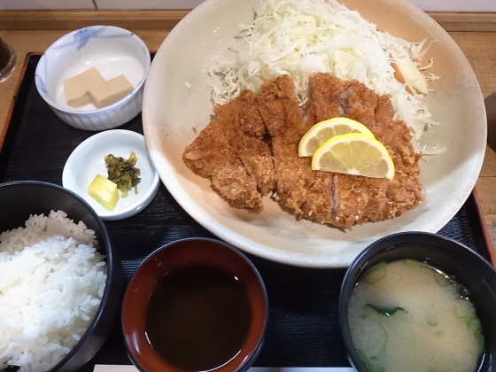 とんかつの信幸 岡山市北区奥田本町 バディあきら 酒場放浪 食べ歩き 山歩き 音楽 ギター 映画にワンコ 時々野良猫