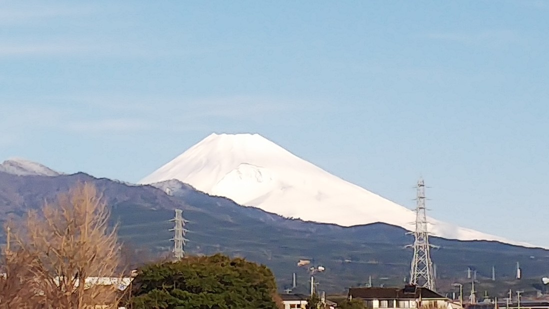 真っ白になった富士山 Megaドン キホーテuny中里店 白い羽 彡静岡県東部情報発信 Pipipi