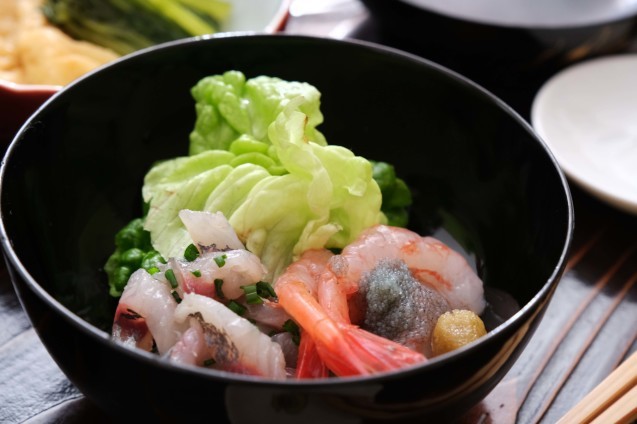 白濁鶏ガラスープで「水炊き」_d0377645_23002263.jpg