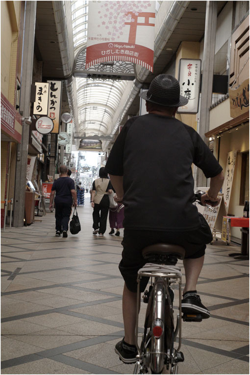 879.02 出ていけ(2020年6月15日エルマー35mmF3.5の大阪梅田は地味だけど、余裕)2 ジェイ・シルベリア校長_c0168172_22044069.jpg