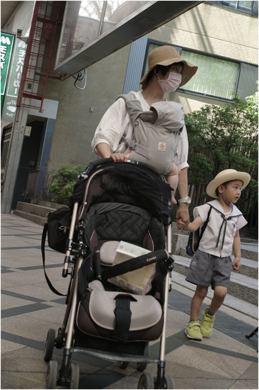 879.02 出ていけ(2020年6月15日エルマー35mmF3.5の大阪梅田は地味だけど、余裕)2 ジェイ・シルベリア校長_c0168172_22051953.jpg