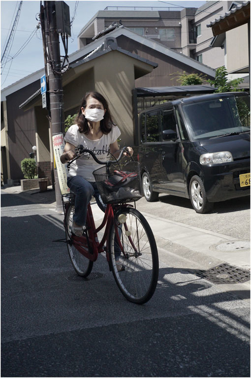 879.02 出ていけ(2020年6月15日エルマー35mmF3.5の大阪梅田は地味だけど、余裕)2 ジェイ・シルベリア校長_c0168172_22082398.jpg