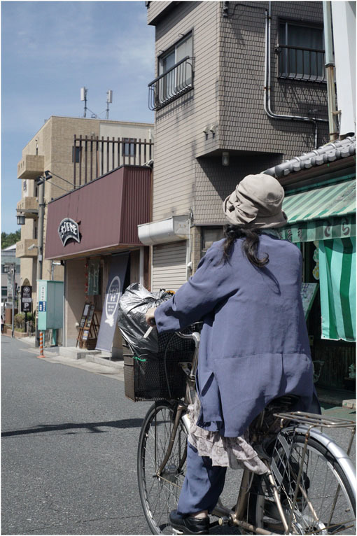 879.02 出ていけ(2020年6月15日エルマー35mmF3.5の大阪梅田は地味だけど、余裕)2 ジェイ・シルベリア校長_c0168172_22101725.jpg