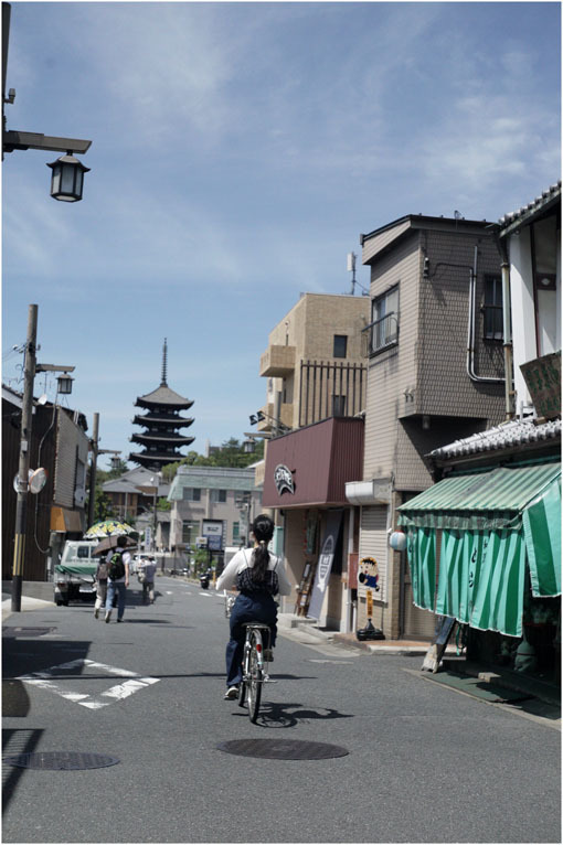 879.02 出ていけ(2020年6月15日エルマー35mmF3.5の大阪梅田は地味だけど、余裕)2 ジェイ・シルベリア校長_c0168172_22102738.jpg