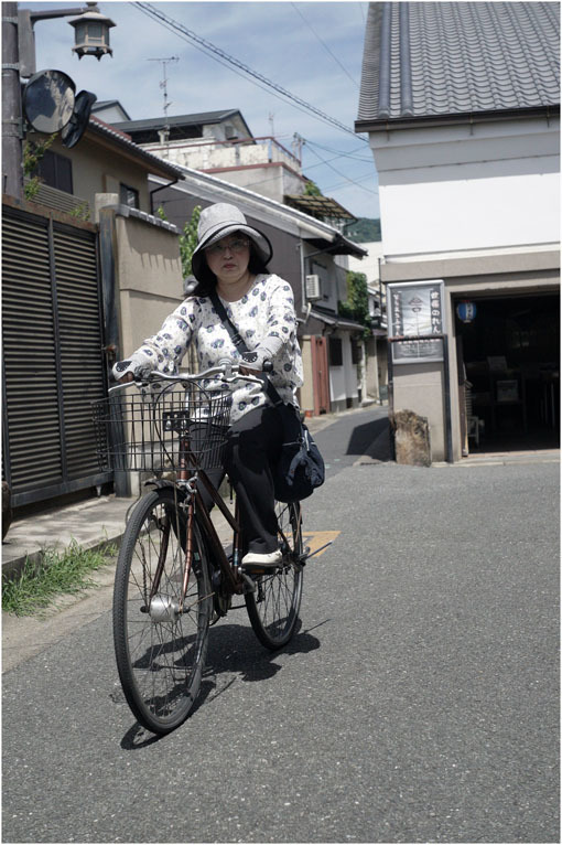 879.02 出ていけ(2020年6月15日エルマー35mmF3.5の大阪梅田は地味だけど、余裕)2 ジェイ・シルベリア校長_c0168172_22154929.jpg