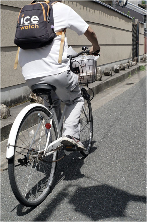 879.02 出ていけ(2020年6月15日エルマー35mmF3.5の大阪梅田は地味だけど、余裕)2 ジェイ・シルベリア校長_c0168172_22160156.jpg