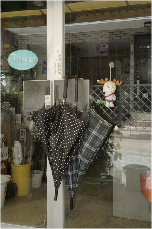879.02 出ていけ(2020年6月15日エルマー35mmF3.5の大阪梅田は地味だけど、余裕)2 ジェイ・シルベリア校長_c0168172_22181373.jpg