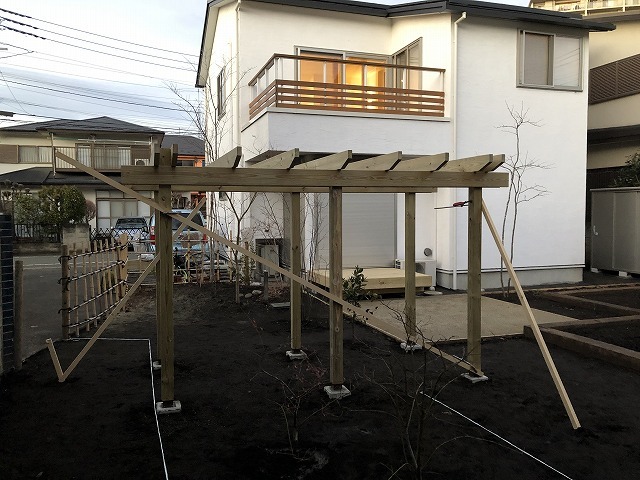 (仮)「家庭菜園を楽しむ庭」工事6・7日目_c0124100_14533577.jpg