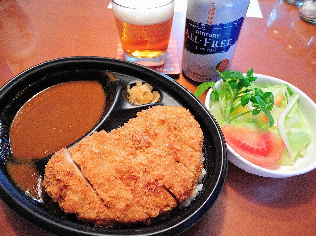 オーケーストアのお弁当(ロースかつカレー)@自宅_d0393923_16192359.jpg