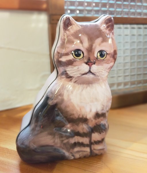 猫ちゃんお菓子缶_d0345667_12541604.jpg