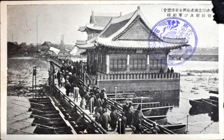 【古写真】なぞの場所なぞの建物なぞの橋なぞの衣装・・・【ゆる探し中】判明追記_b0116271_11223968.jpg