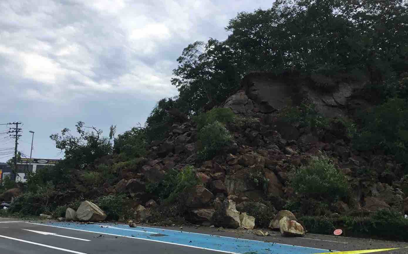 鹿島町の山崩れ対策工事終わり、県道など全面供用_e0068696_17110939.jpg