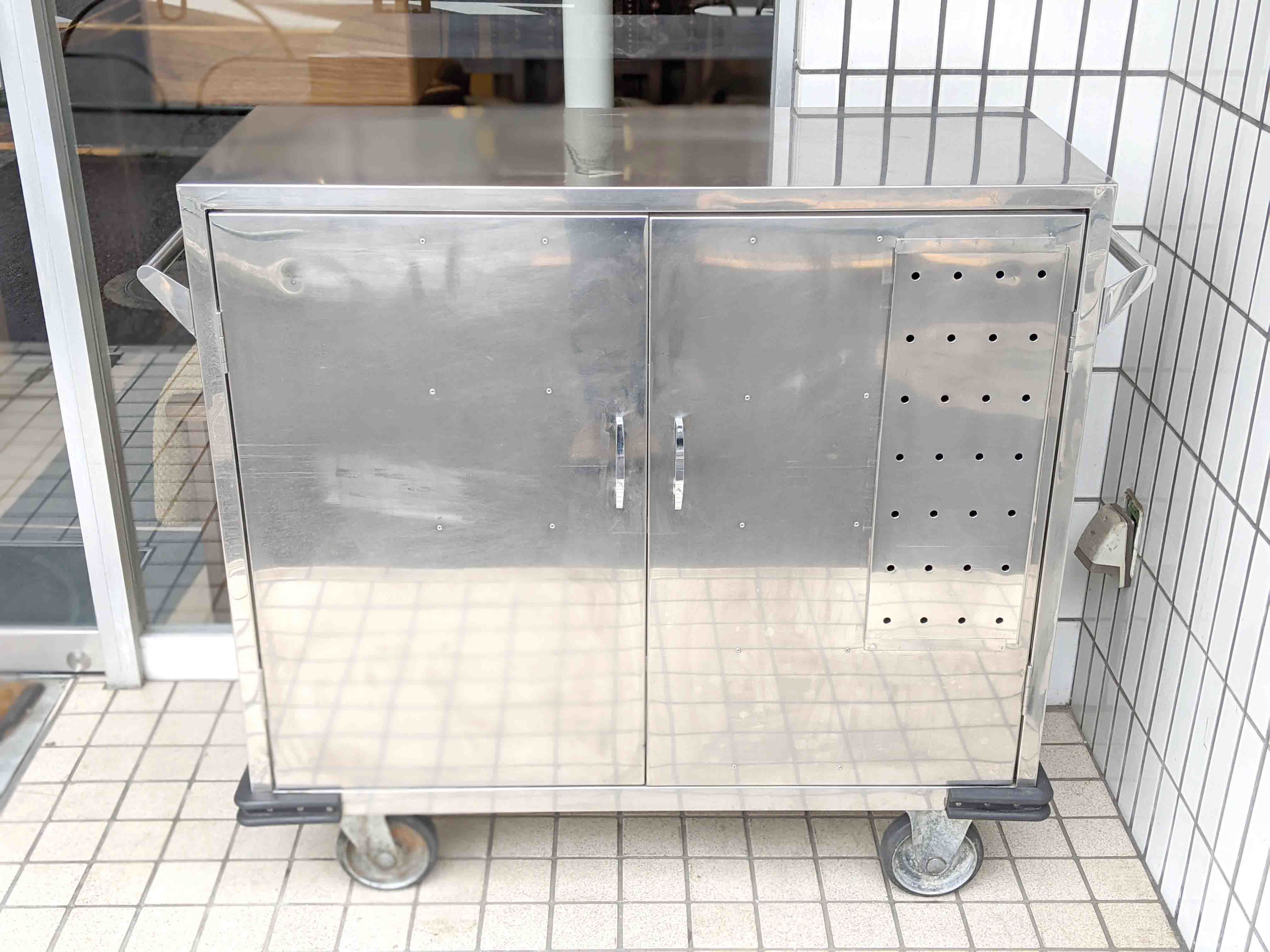 医療用機器】ステンレス キャビネット・保管庫・移動式 が入荷 医療用機器】ステンレス キャビネット・保管庫・移動式 が入荷