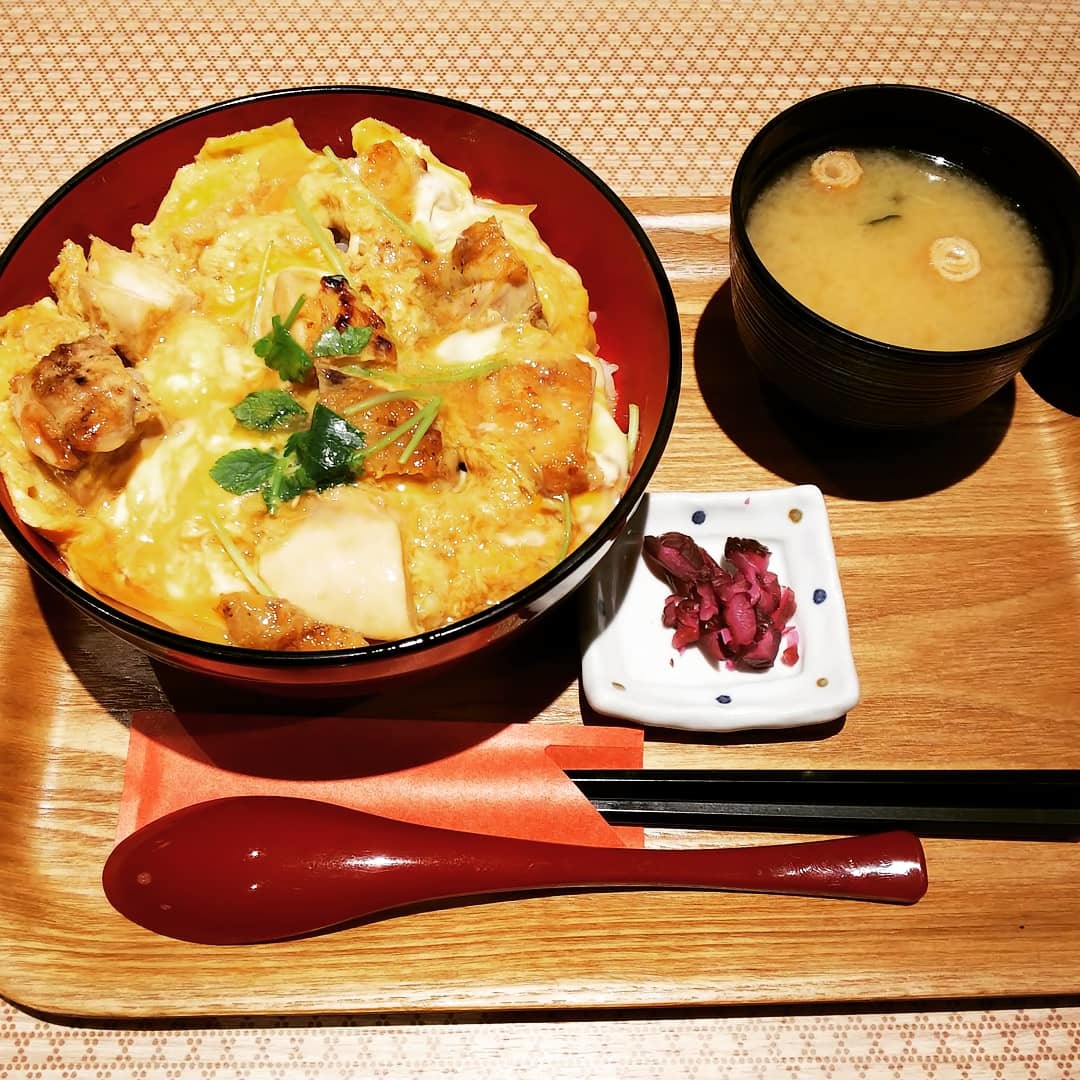 清水町 こだわり親子丼 おんどり亭 名物 炙り焼き親子丼780円など 白い羽 彡静岡県東部情報発信 Pipipi