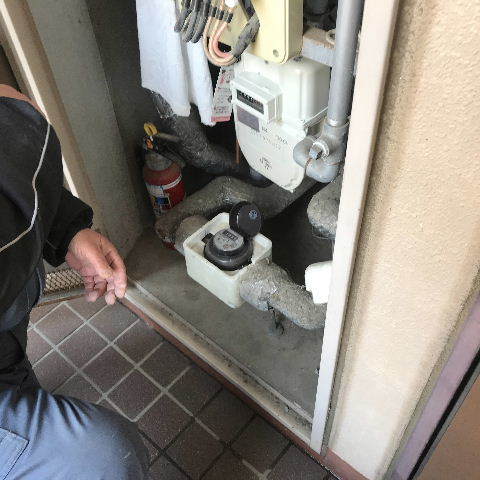 給湯器工事と下駄箱修理_f0031037_18002493.jpg
