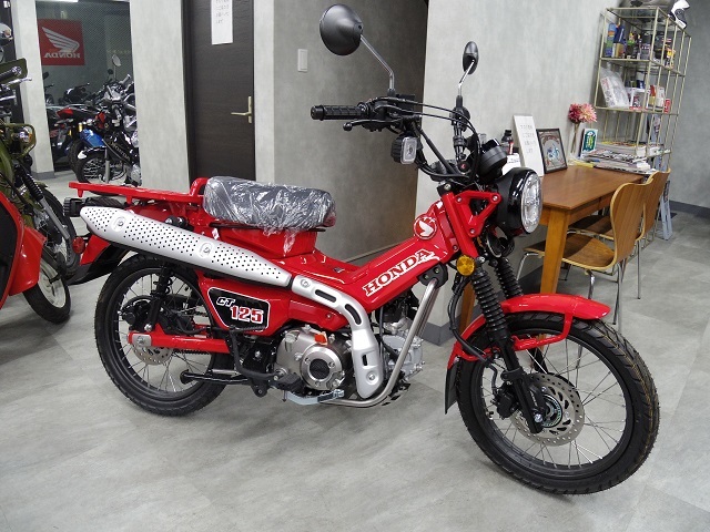 ハンターカブ入荷 バイクの横輪