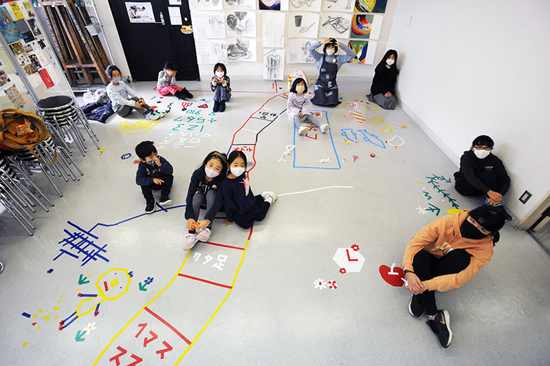 児童画クラス「テープアート」ご紹介_b0212226_21230331.jpg