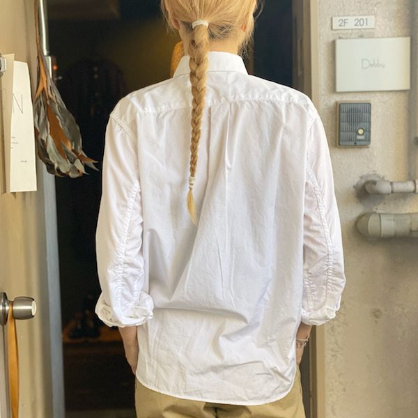 白シャツ と チノパン_d0364239_19313873.jpg