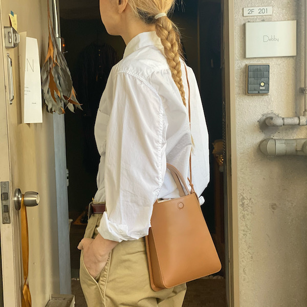 白シャツ と チノパン_d0364239_19333682.jpg