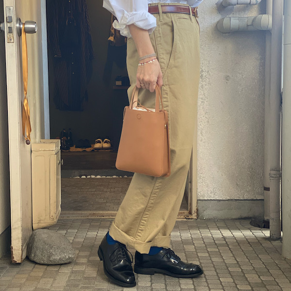 白シャツ と チノパン_d0364239_19334956.jpg